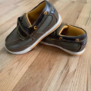 Boys Size 10 Boat Shoes With Velcro Barely Worn